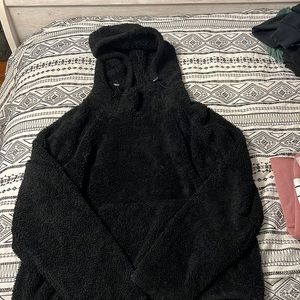 selling because i don’t wear anymore. size: M, very comfy and no stains.